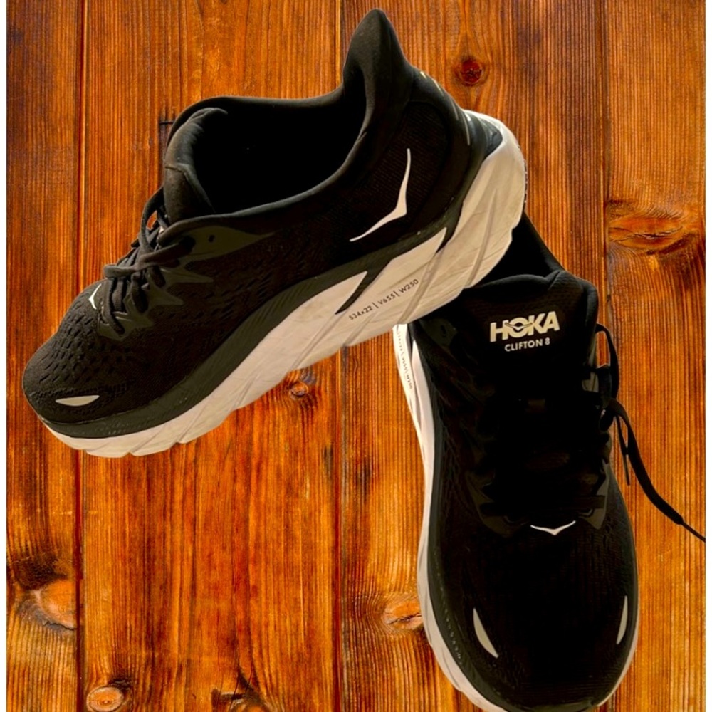 Hoka!!Men’s Clifton 8 in excellent condition!